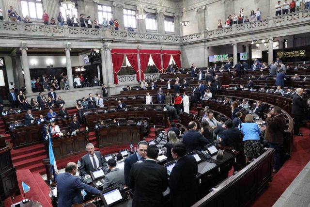 Diputados eliminan impuestos a combustibles