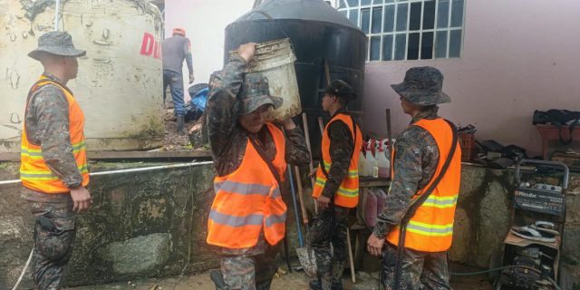 Ejército apoya a población afectada por lluvias en Alta Verapaz