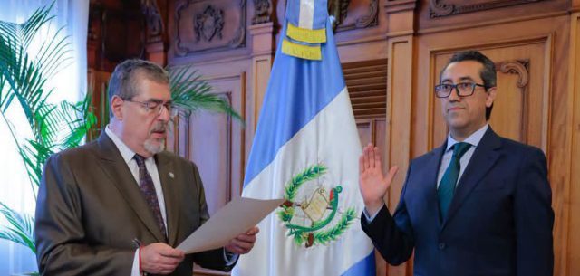 Presidente confirmó que Jonathan Menkos vuelve a ser ministro de Finanzas Públicas