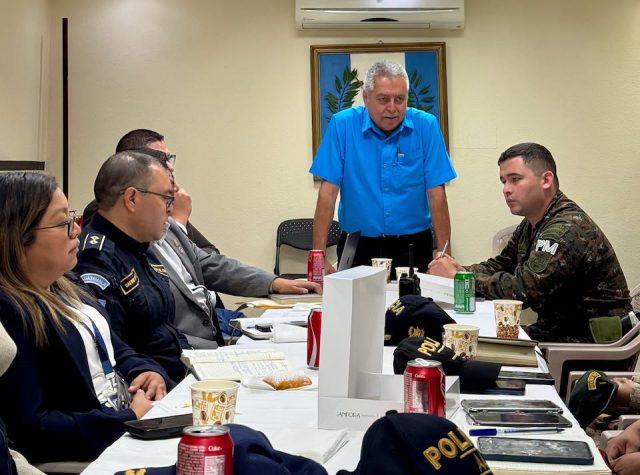 En mesa de trabajo con fuerzas de seguridad, comuna de San Lucas Sacatepéquez demanda más patrullajes al Gobierno Central