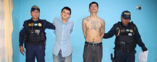“El Enano” y “Lágrimas” Mareros del barrio 18 capturados en allanamiento en Escuintla